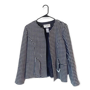 Jessica Howard Classic Black and White Blazer